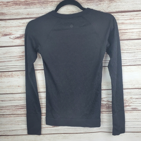 Lululemon Womens Size 4 Black Rest Less Textured Floral Long Sleeve Pullover  #5 - Picture 9 of 11